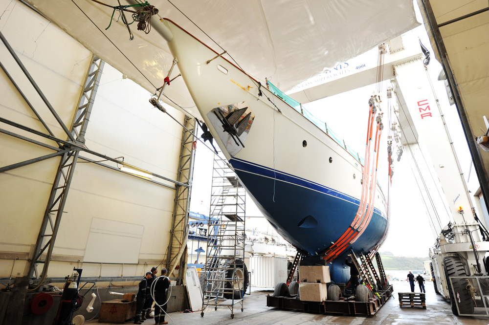 SY Gloria, Pendennis Shipyard