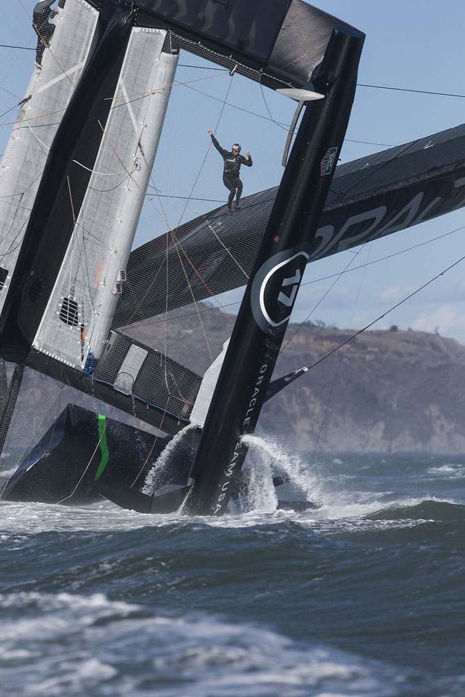 Team ORACLE USA capsize AC72