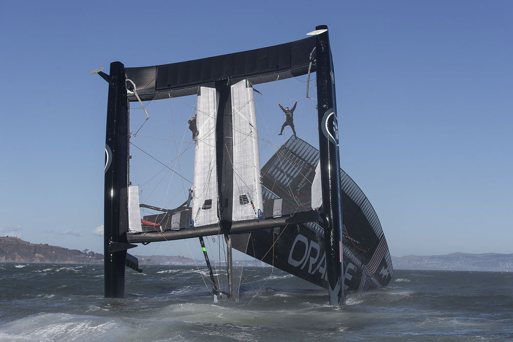 Team ORACLE USA capsize AC72