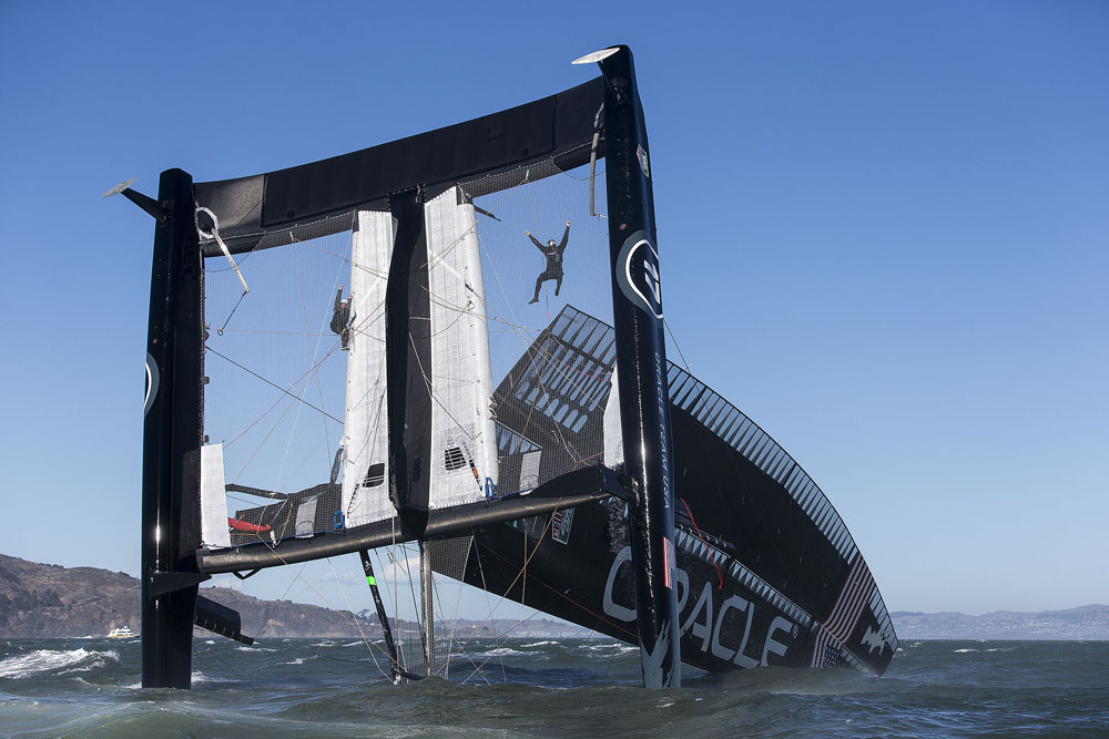 Team ORACLE USA capsize AC72