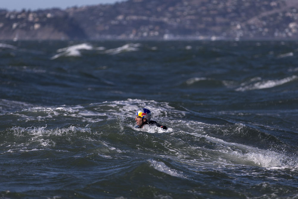 Team ORACLE USA capsize AC72