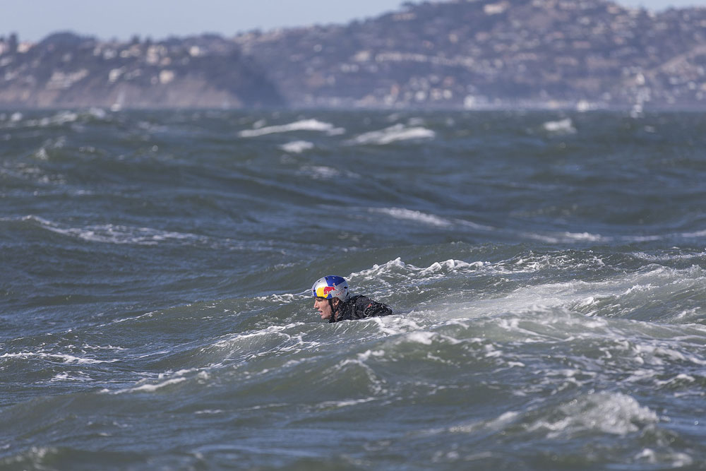 Team ORACLE USA capsize AC72