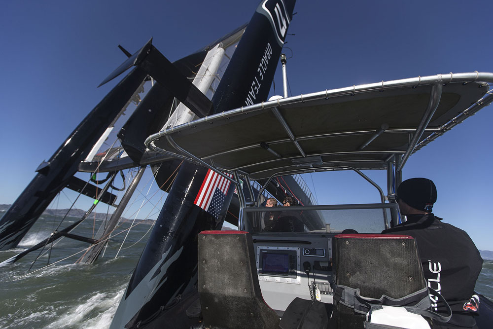 Team ORACLE USA capsize AC72